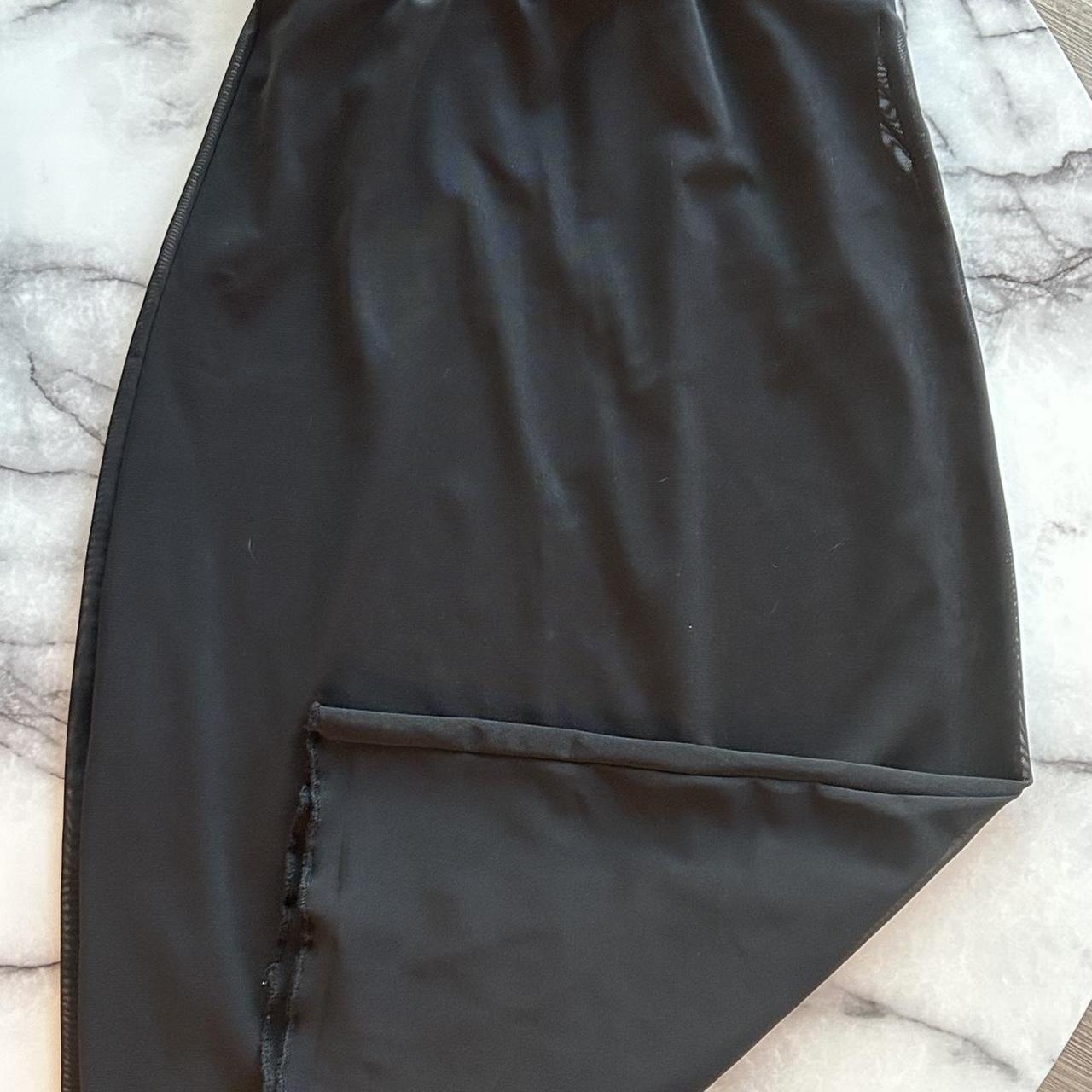 Black maxi skirt (Forever 21) Super cute never worn... - Depop