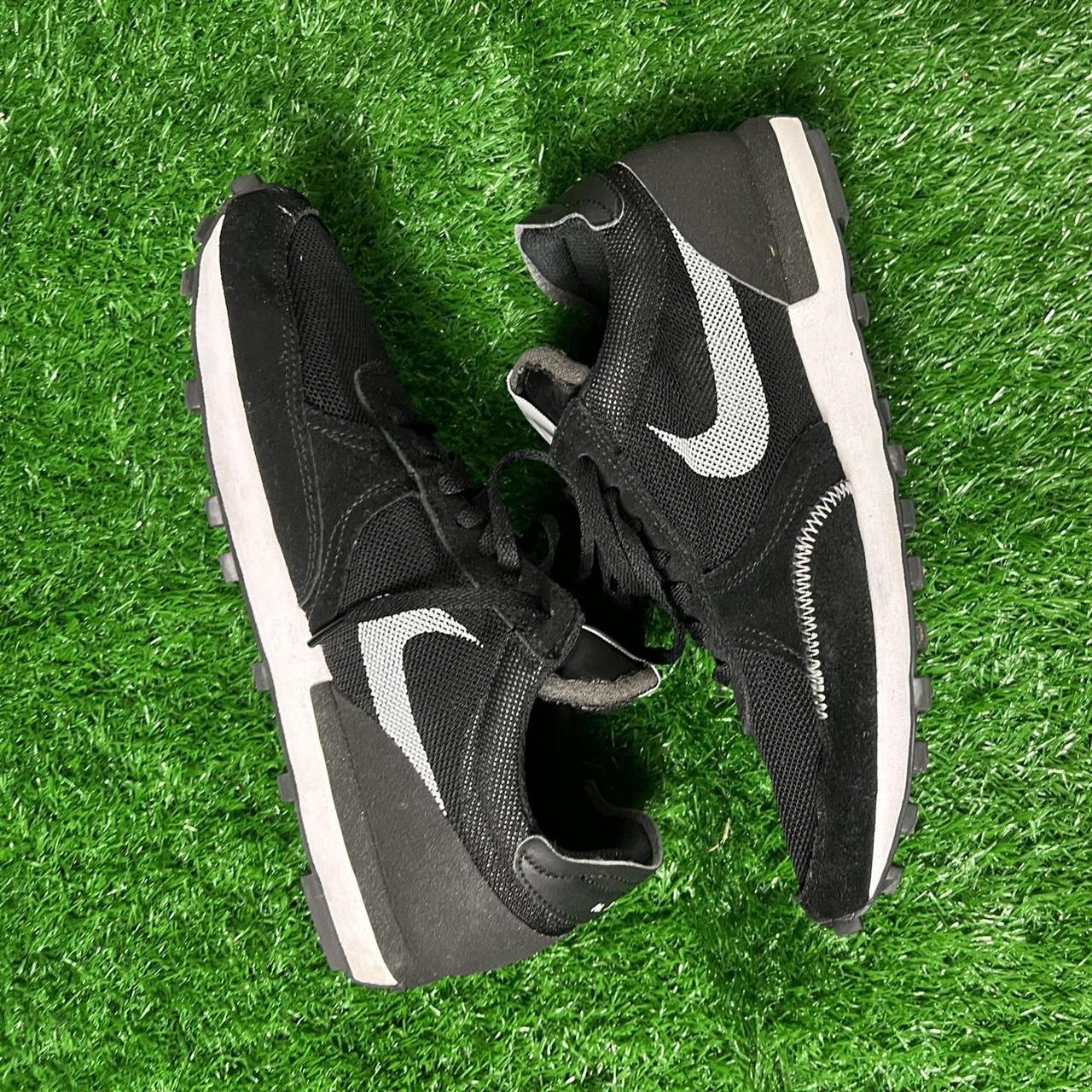 nike black white trainers