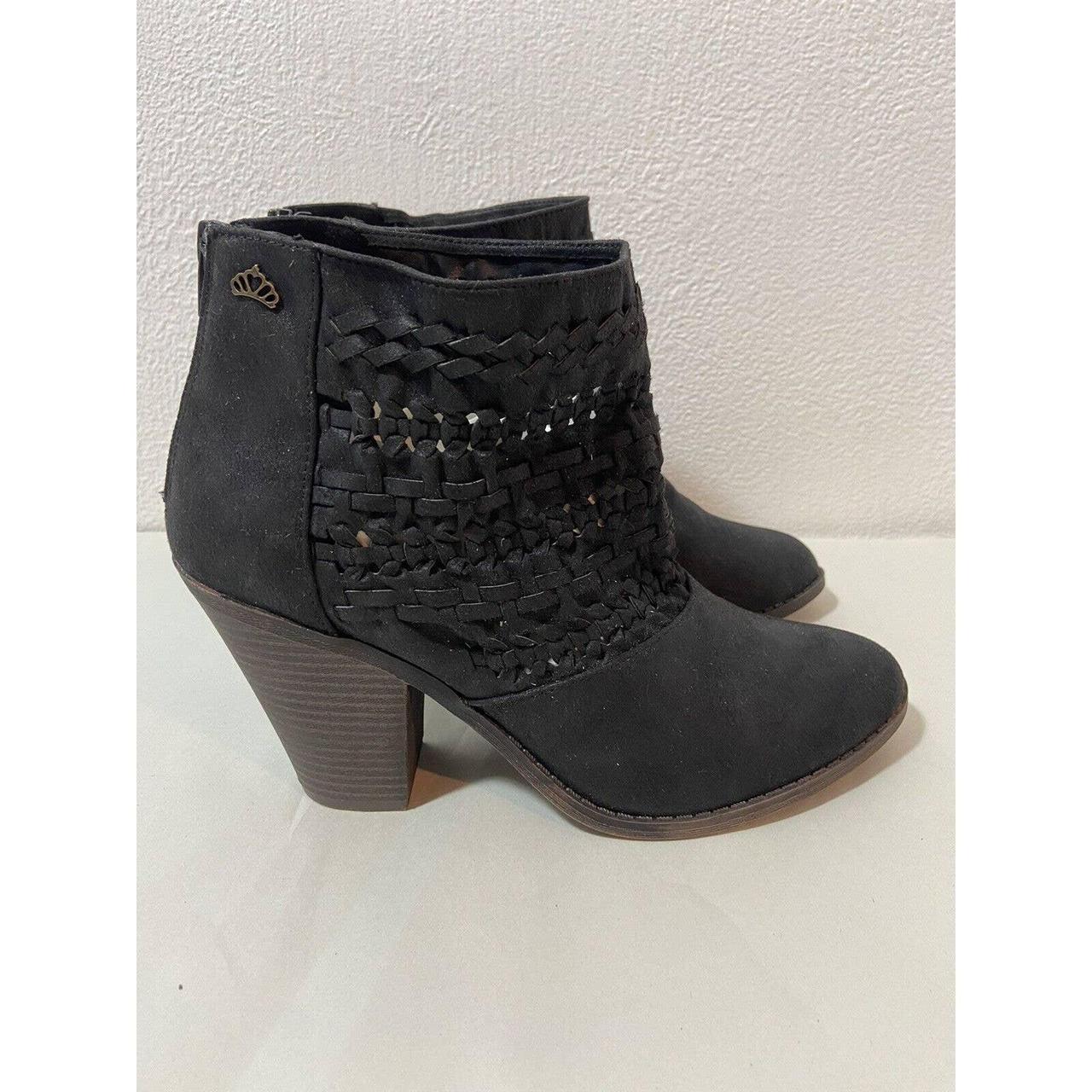 Size on sale 11w booties