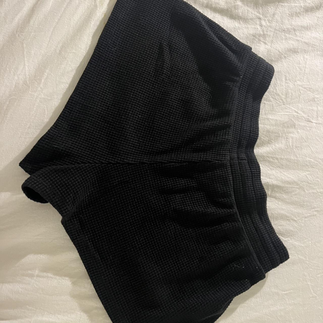 Alo yoga Shorts I'm very good condition Ribbed - Depop