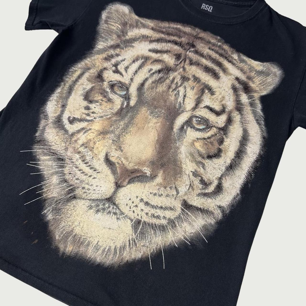 Super cool tiger/lion t shirt! This is so nice and I - Depop