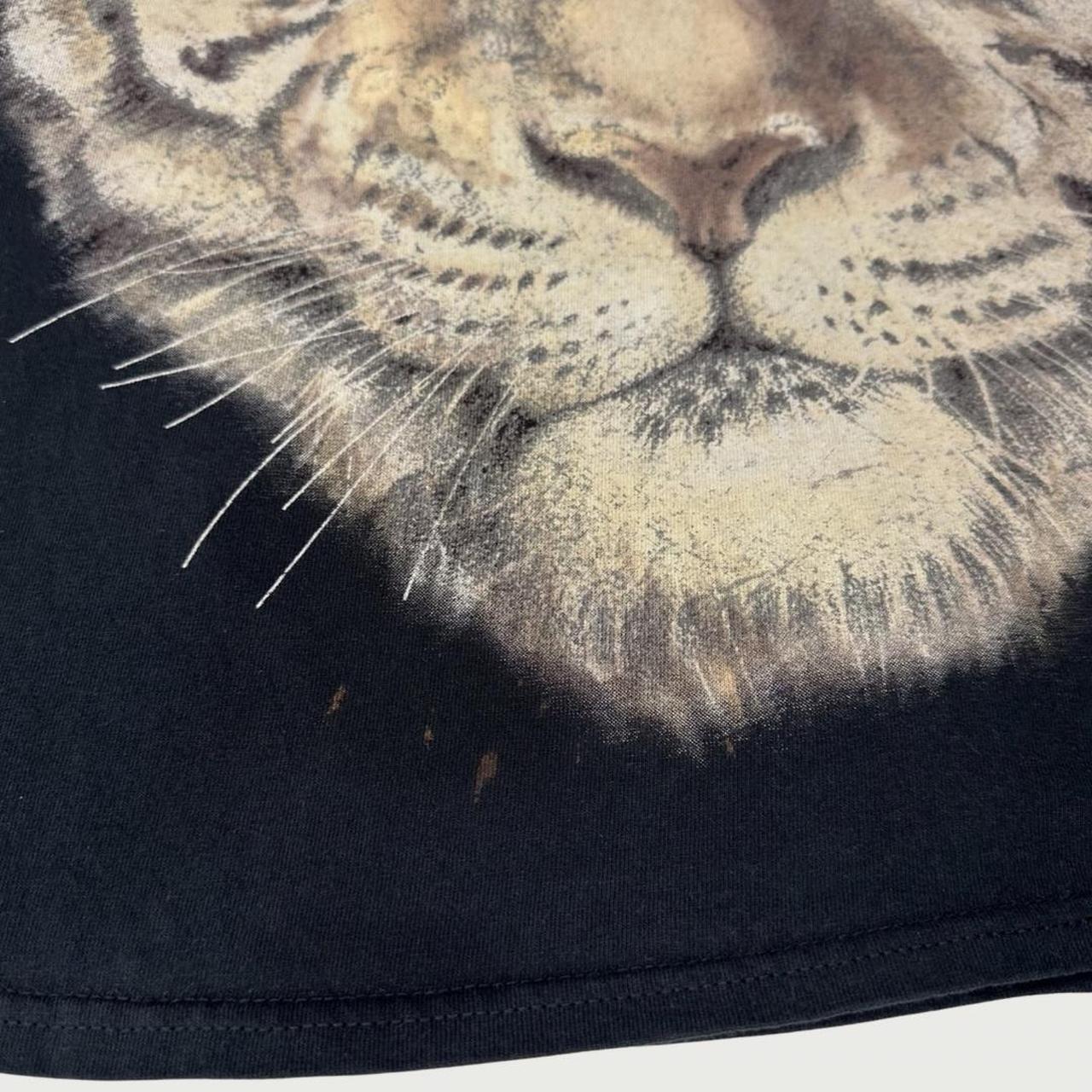 Super cool tiger/lion t shirt! This is so nice and I - Depop