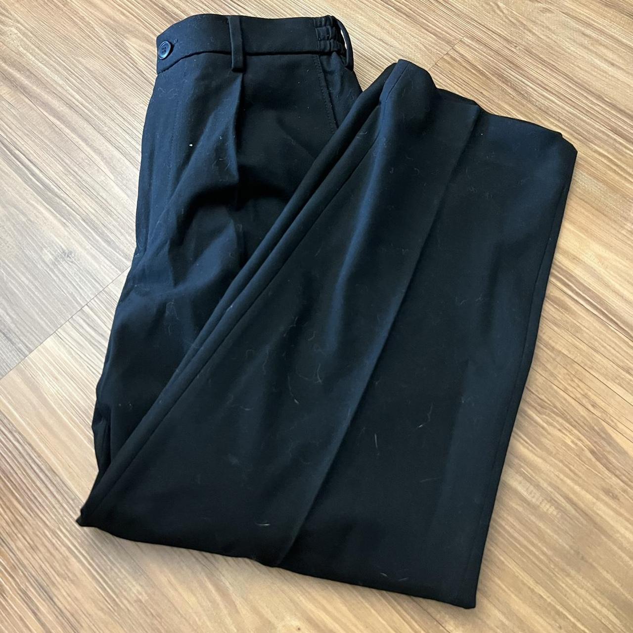 uniqlo wide fit pleated pants color: black size: small - Depop