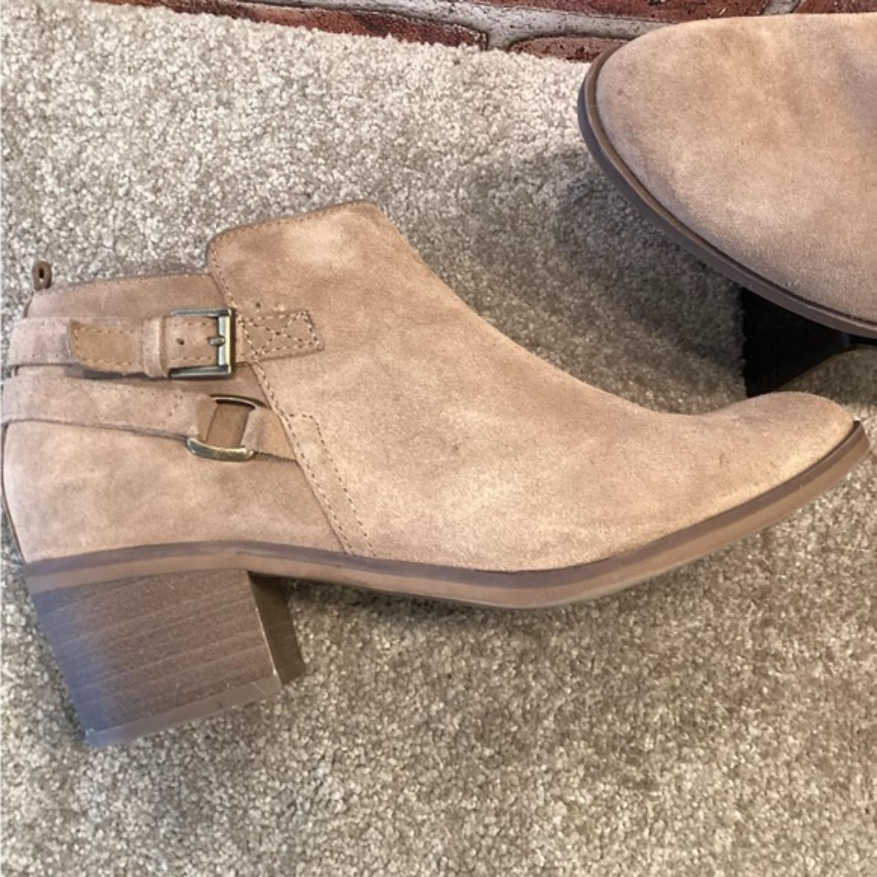 Sonoma Sonya Womens taupe ankle booties Depop