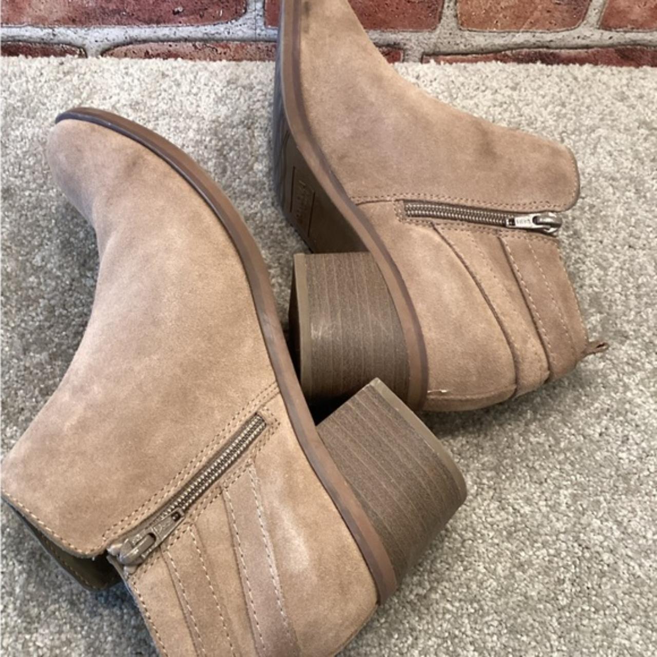 Sonoma Sonya Womens taupe ankle booties