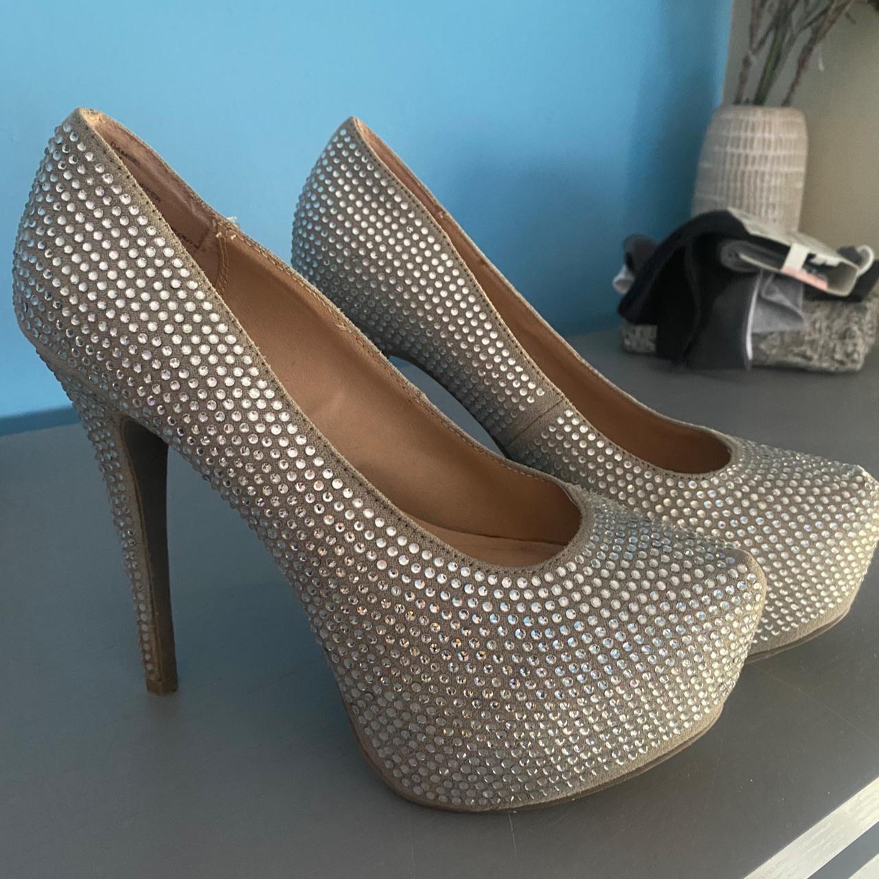 Steve madden hot sale studded pumps