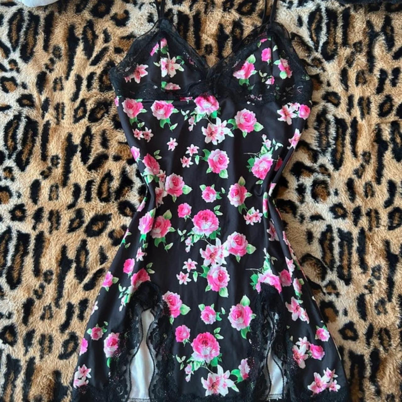 item listed by rocknrollstargrl