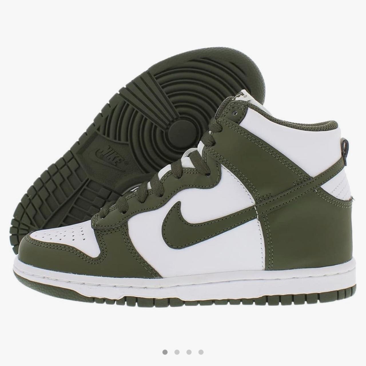 boys green nike trainers