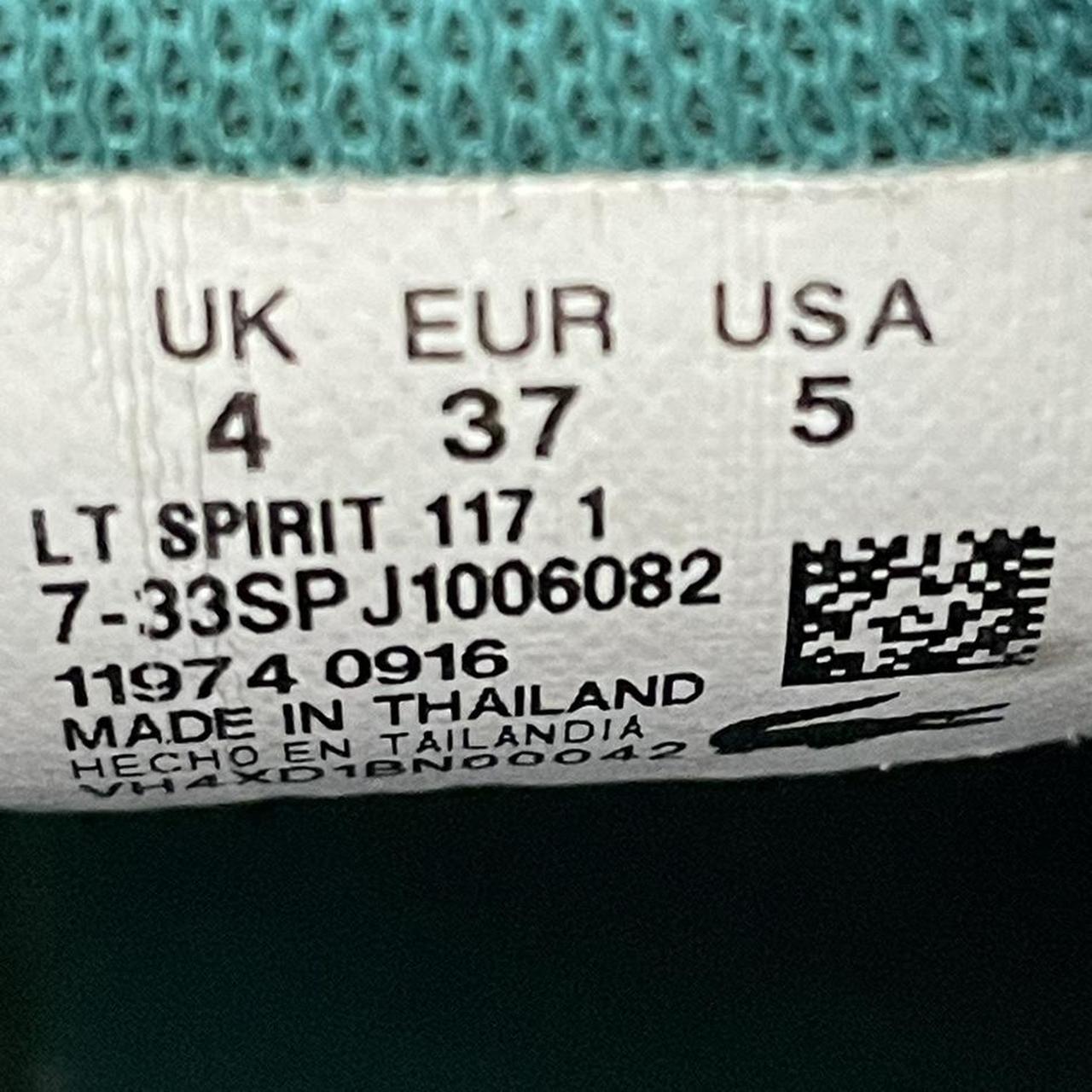 women's sneakers -color: white and Depop