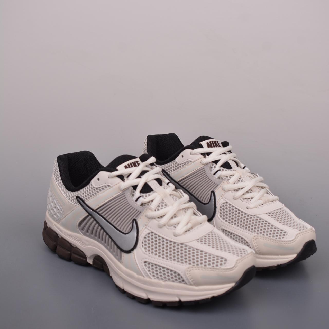 women's grey trainers nike