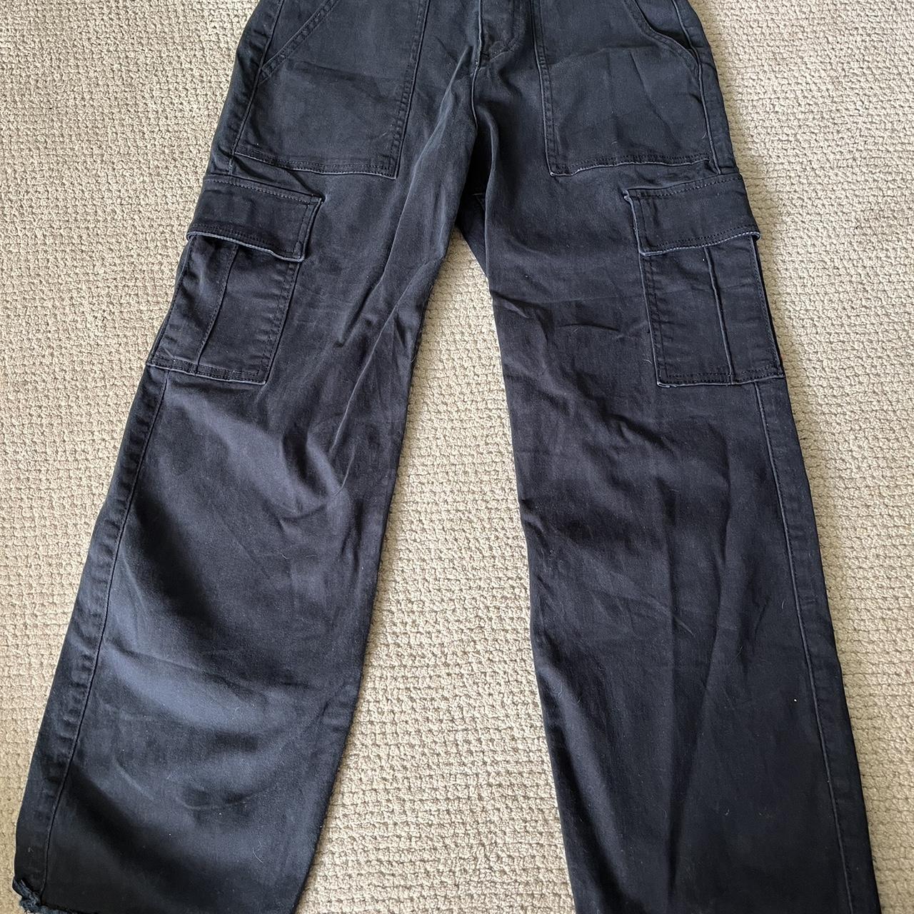 Hollister cargo pants. Like new work once. Waist... Depop