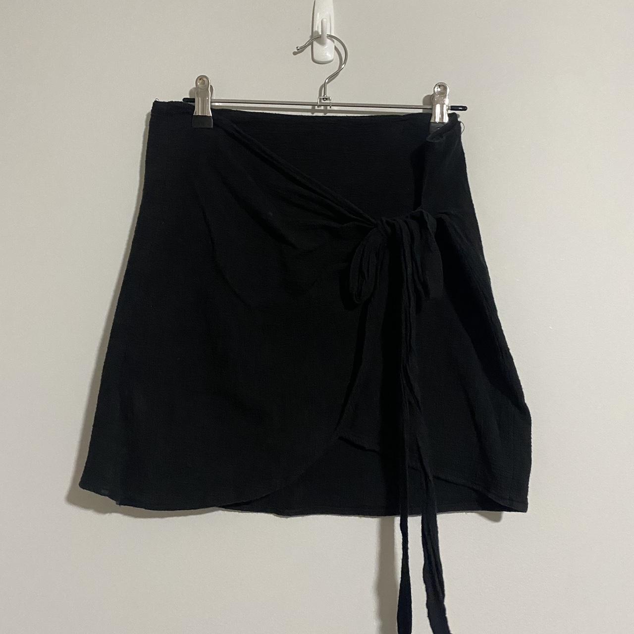 black wrap skirt with tie, size M - Depop