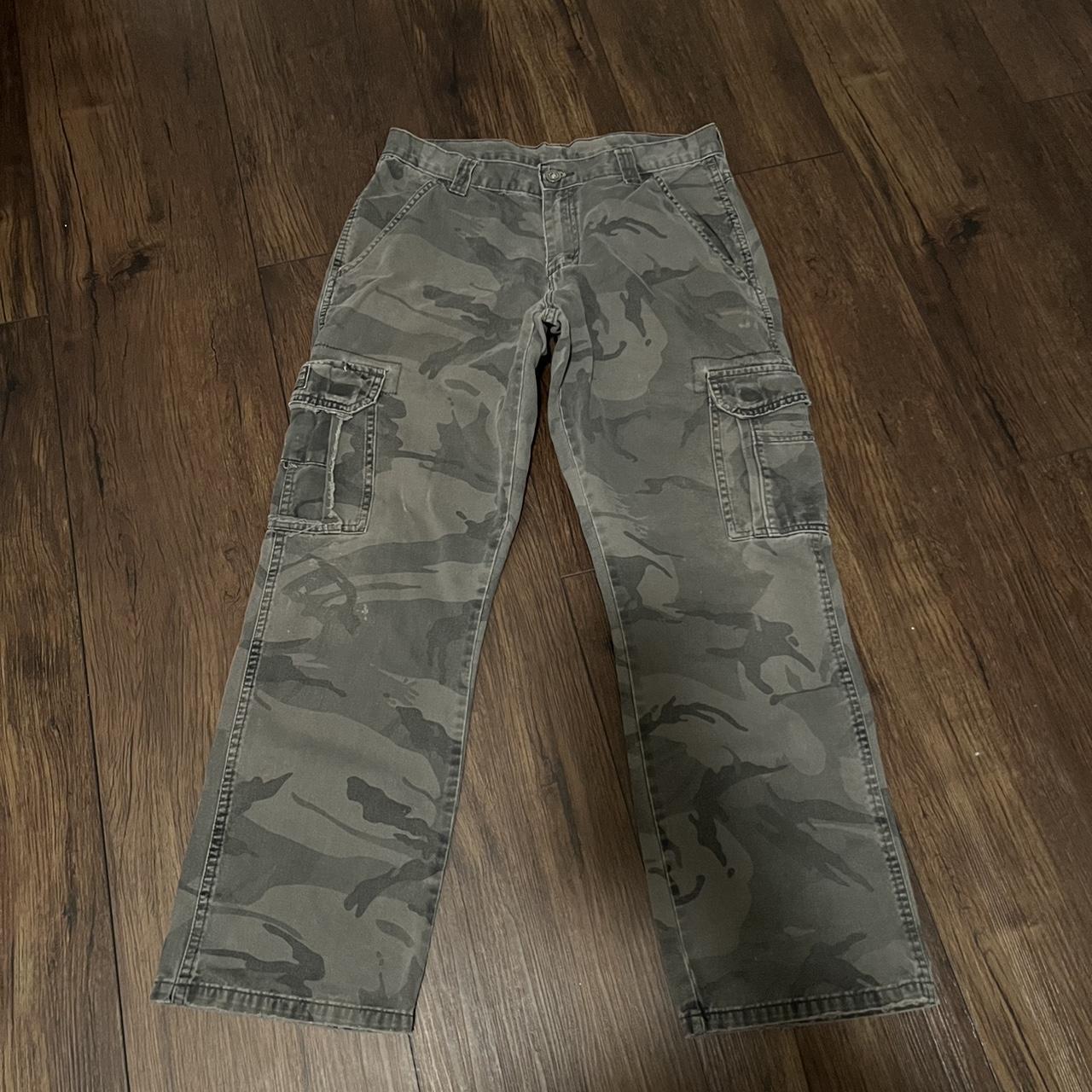 Wrangler Dark Camo Cargo Pants Size📏 - 32x30 Great... - Depop