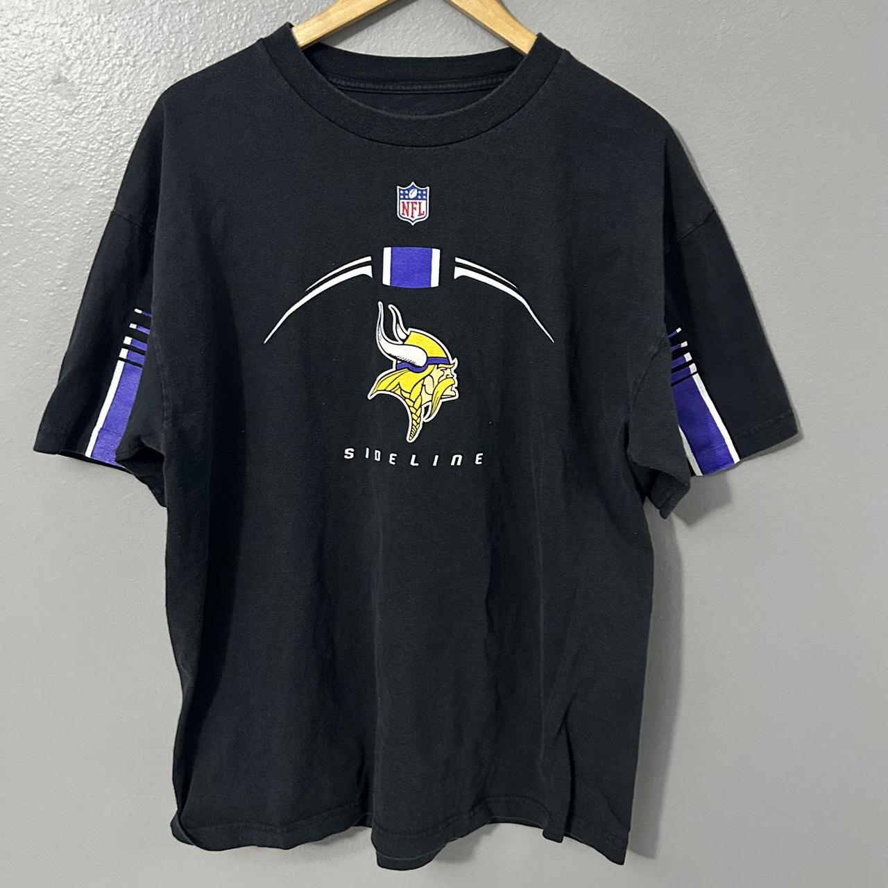 Vikings football tee •$10 •L •No Flaws •SEND... - Depop