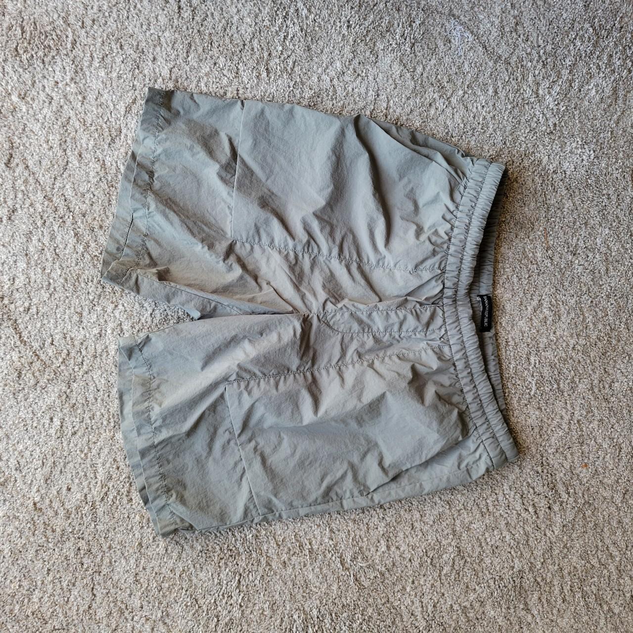Banana Republic Men's Green and Khaki Shorts Depop