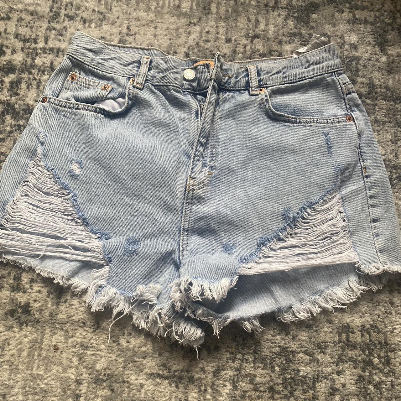 Side ripped nothing a little super glue or stitch - Depop