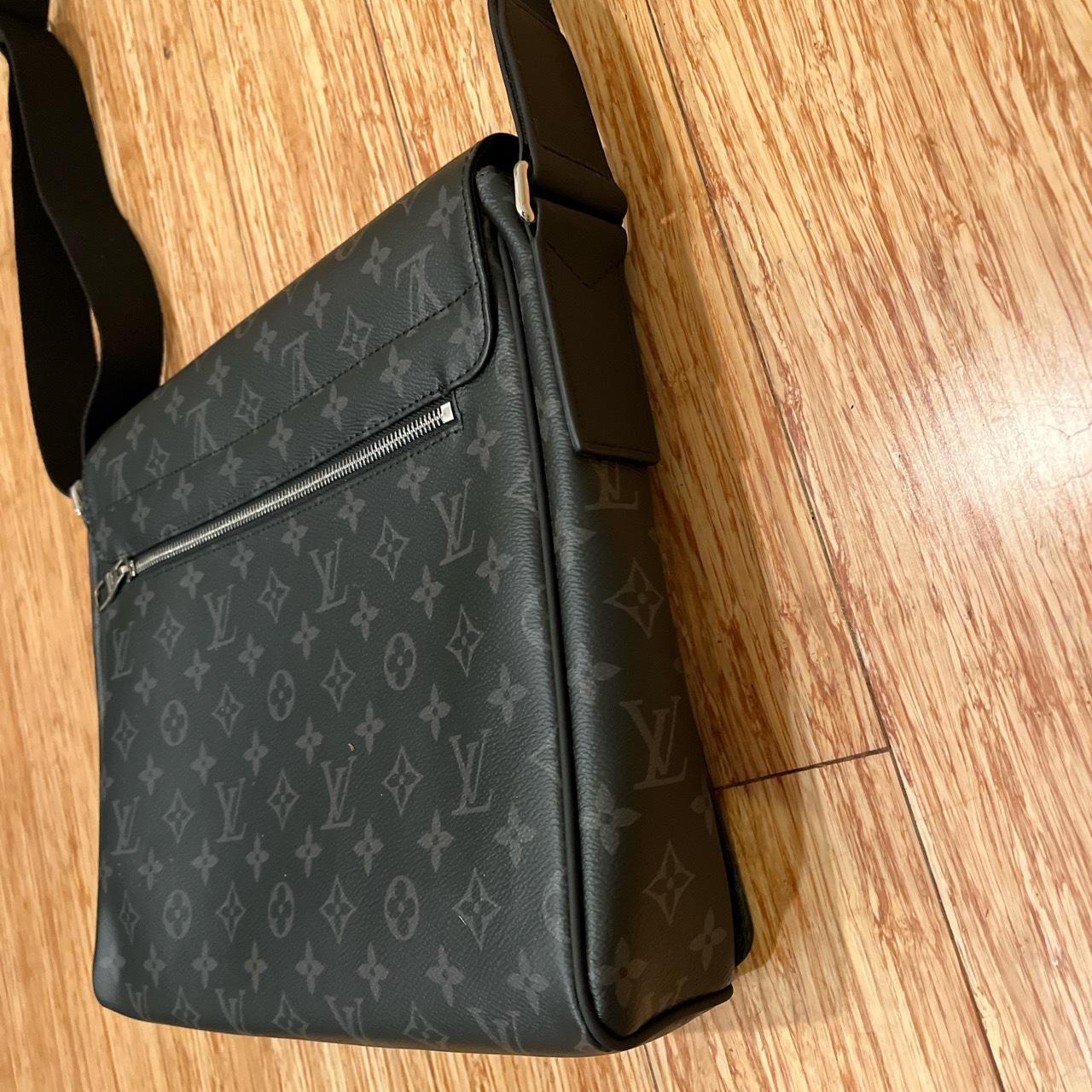 Authentic Louis Vuitton messenger bag. Worn like 5 - Depop