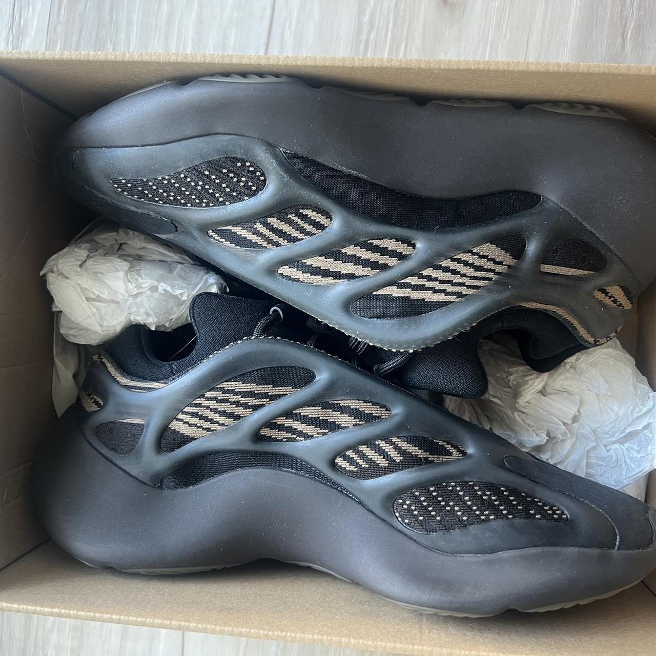 yeezy 700s black