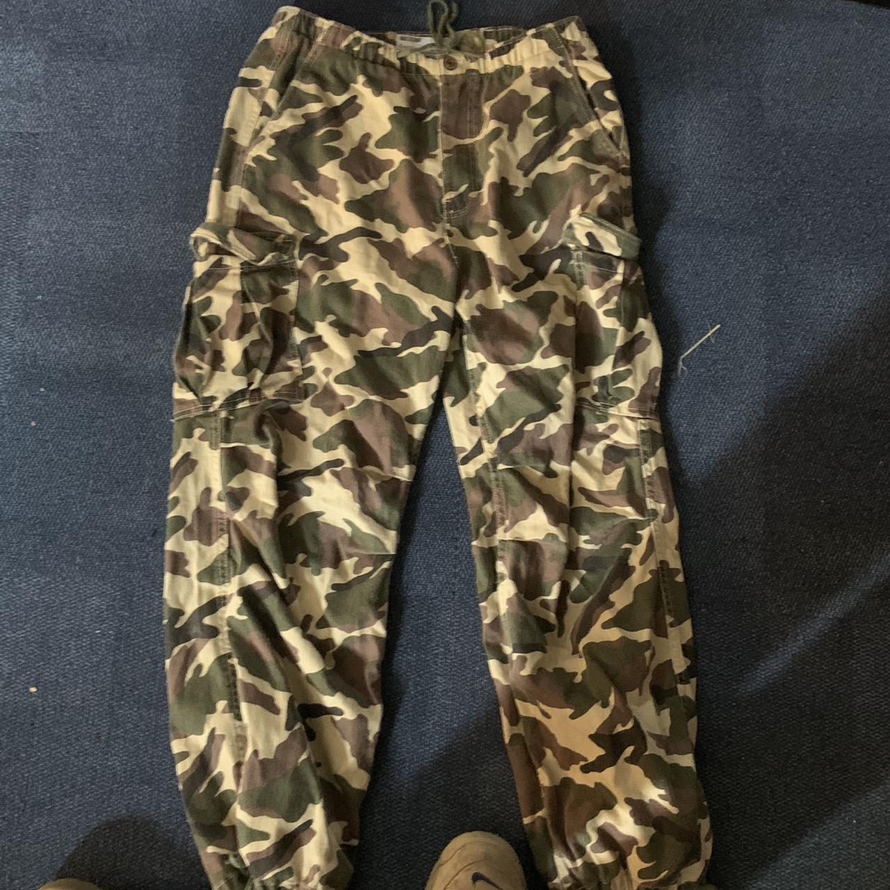 Berserka baggy camo cargo pants - Depop