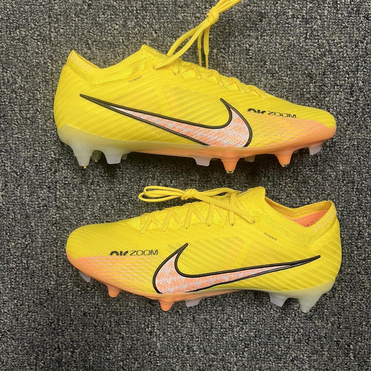 Size 15 best sale soccer boots