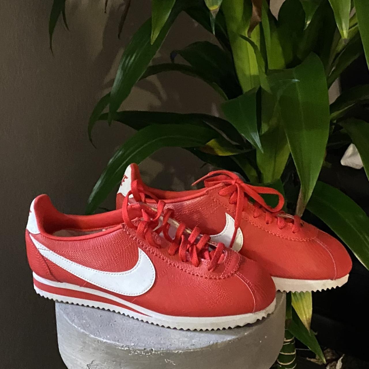 womens all red nike shoes