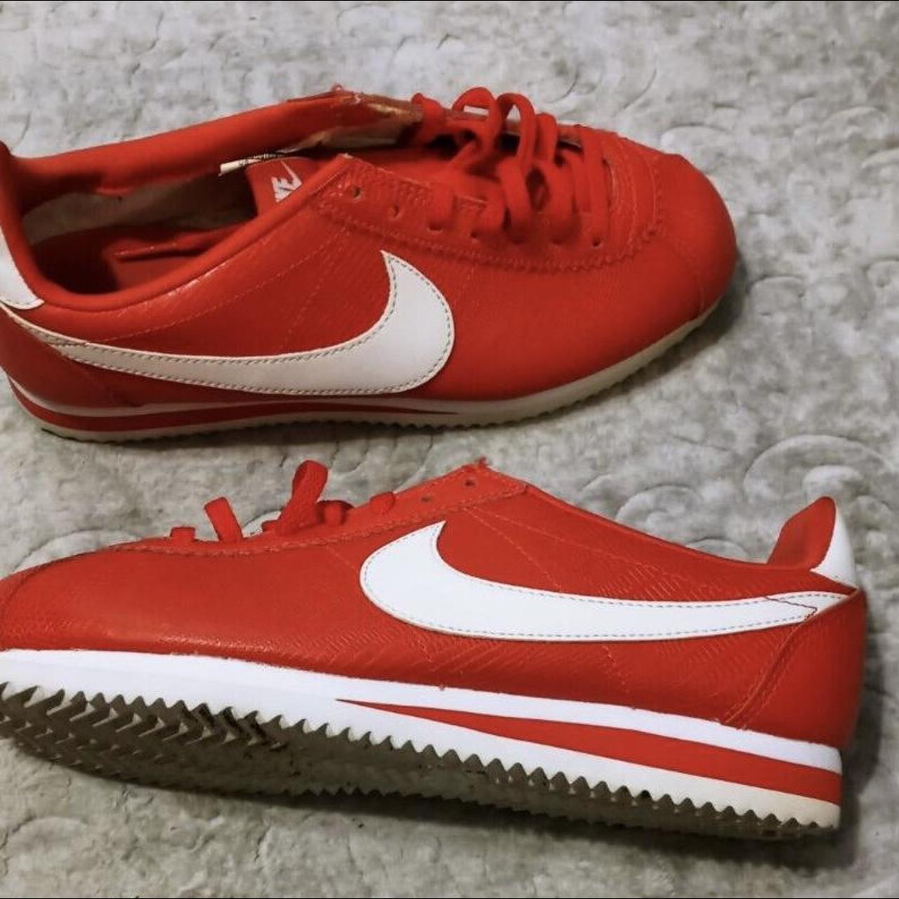 women's nike red black and white shoes