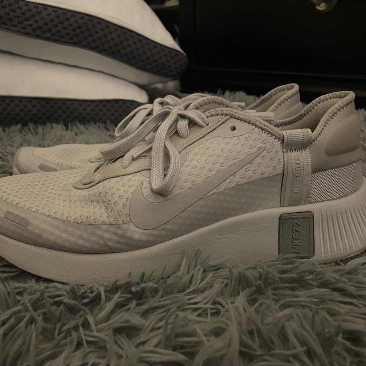 mens grey nike running shoes