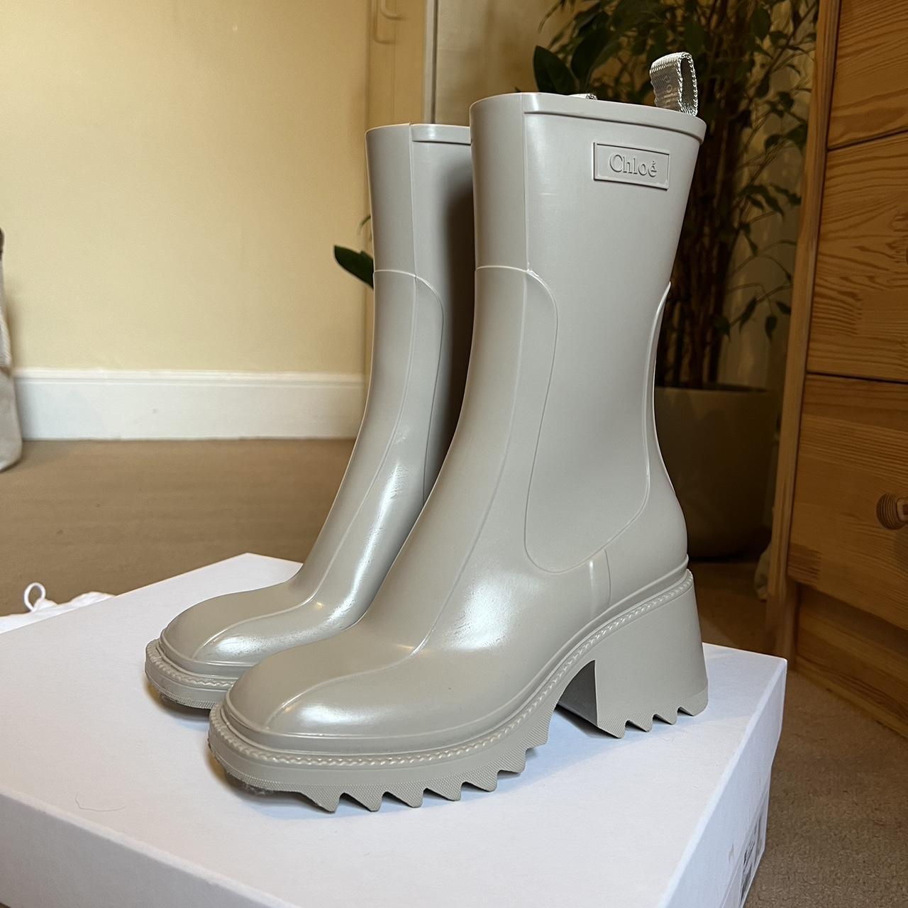 Chloé Women's Cream Boots | Depop