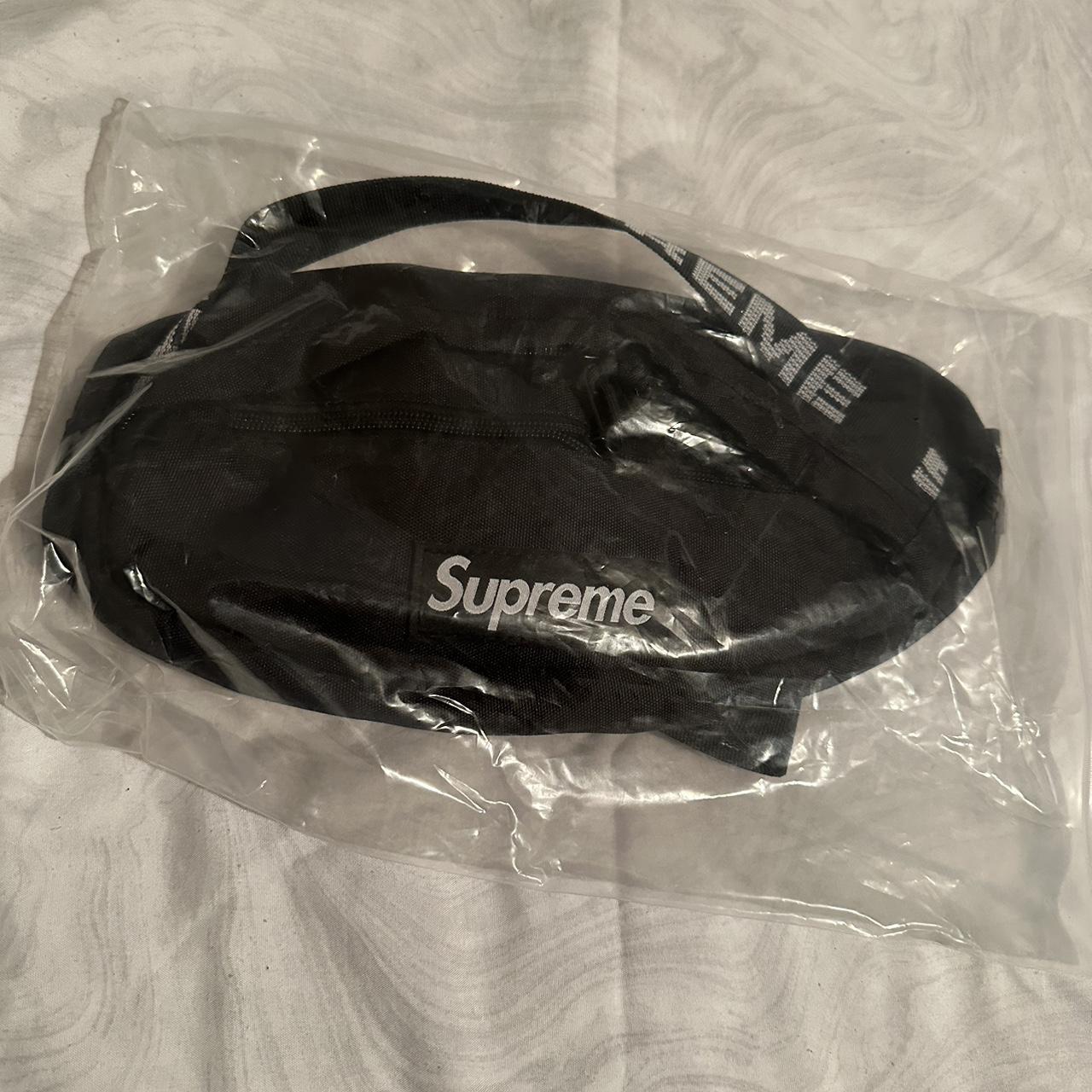 Supreme Women's Black Bag | Depop