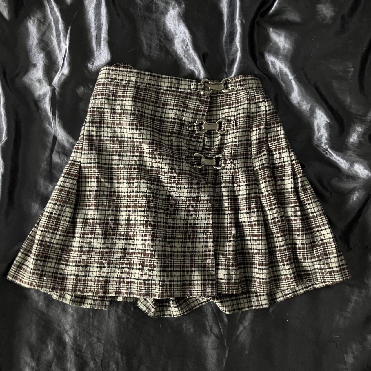 Absolutely iconic pleated mini skirt in white