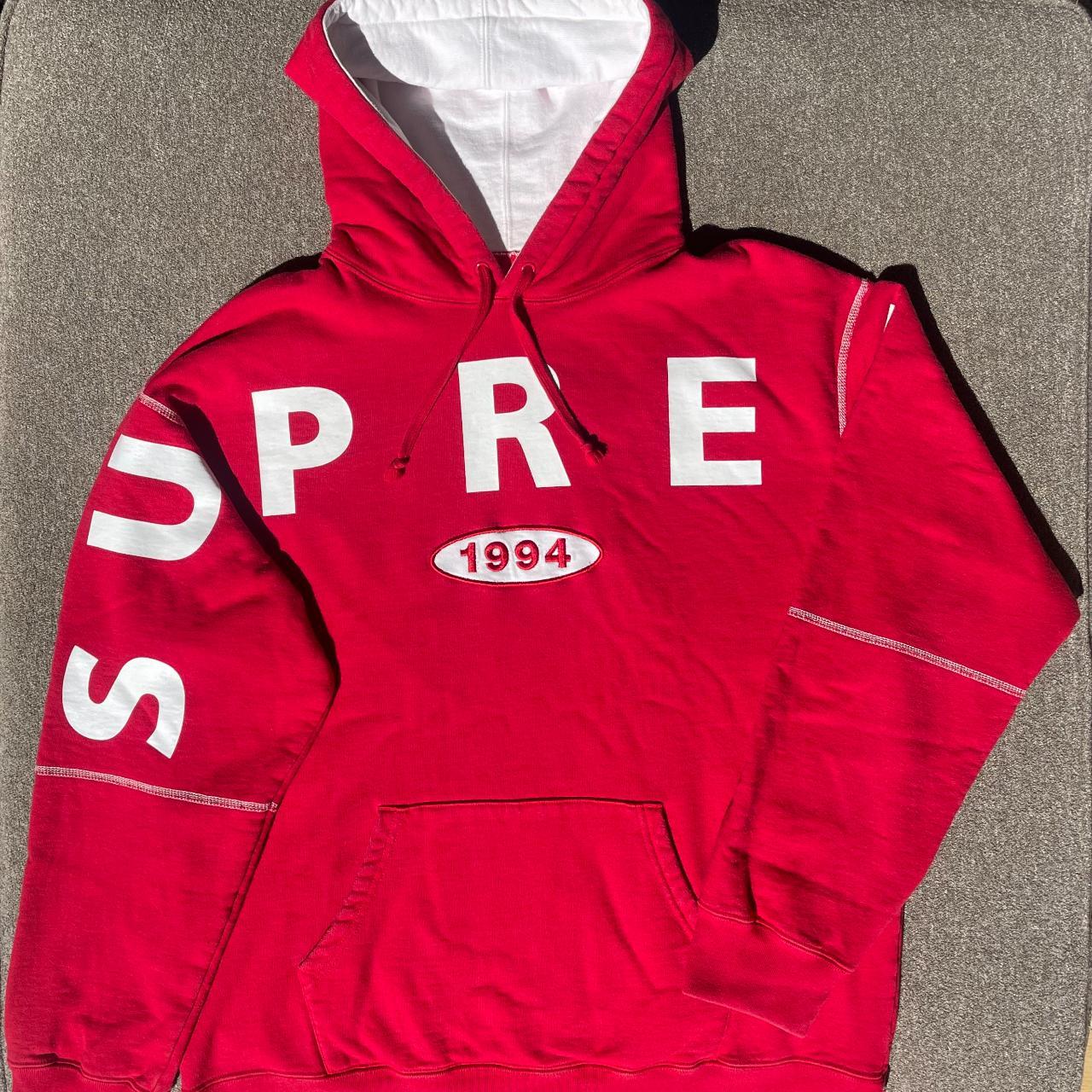 Supreme spread logo hot sale hooded sweatshirt red