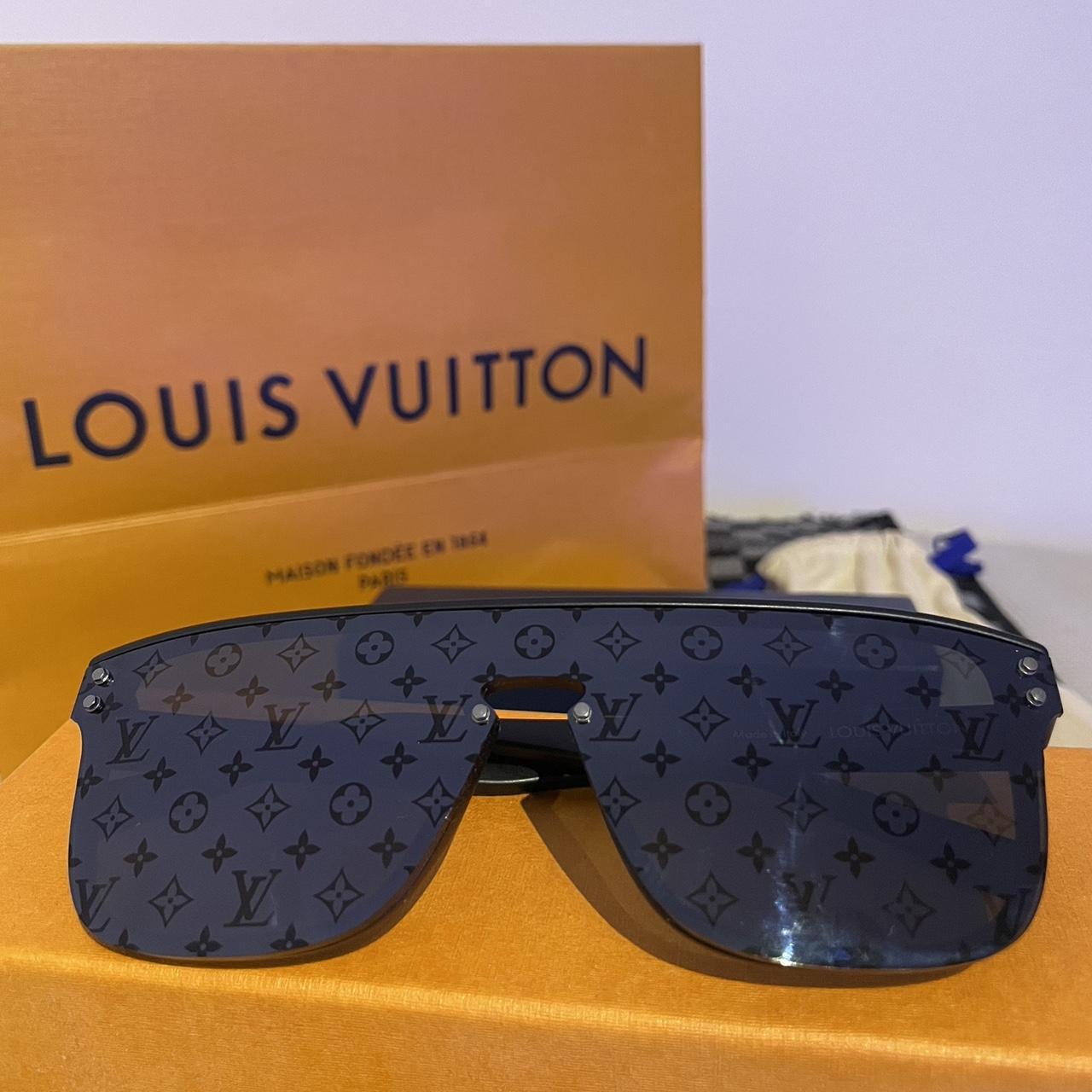 Louis Vuitton Lv Waimea Round Sunglasses Black, Men's Fashion