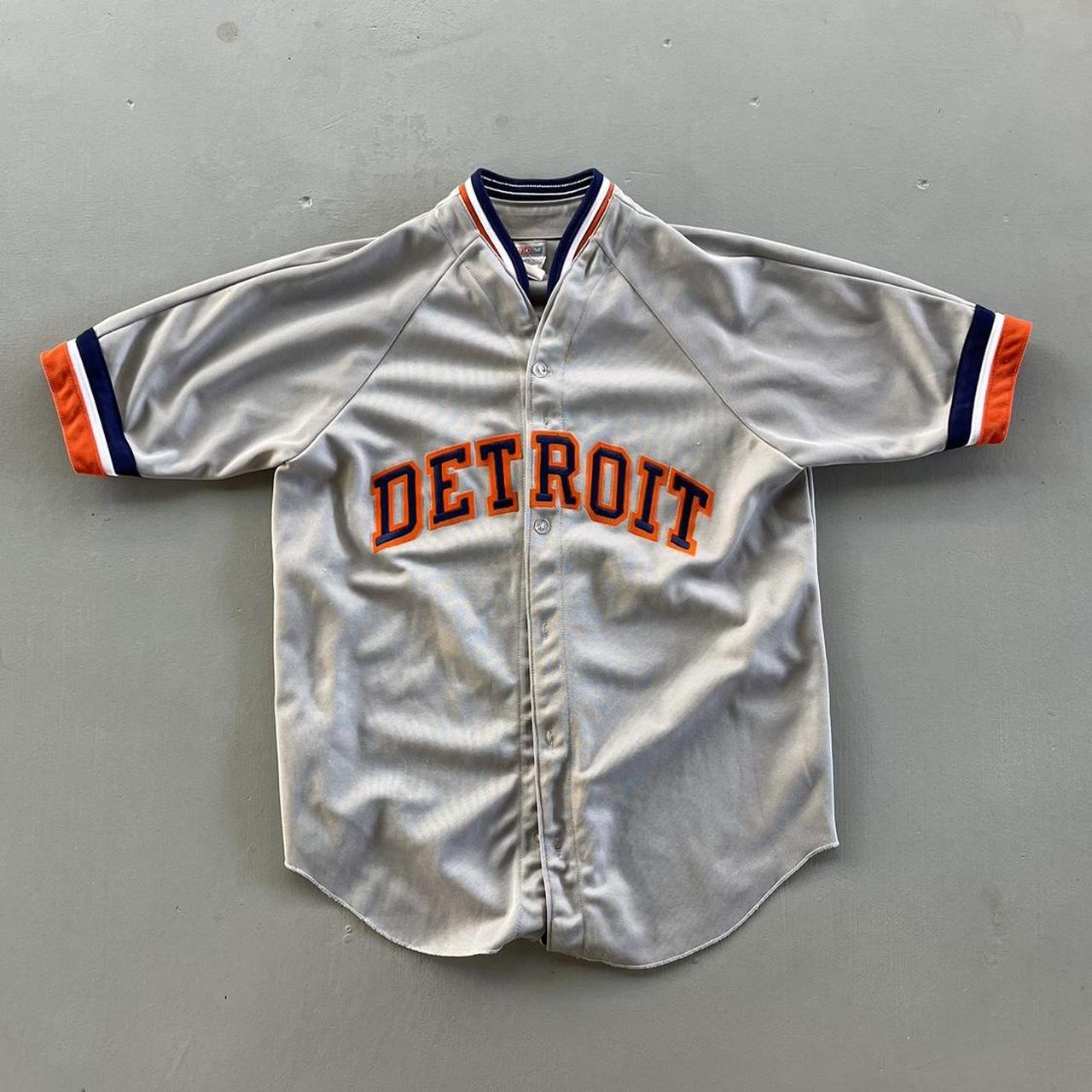 L) Vintage Detroit Tigers Jersey