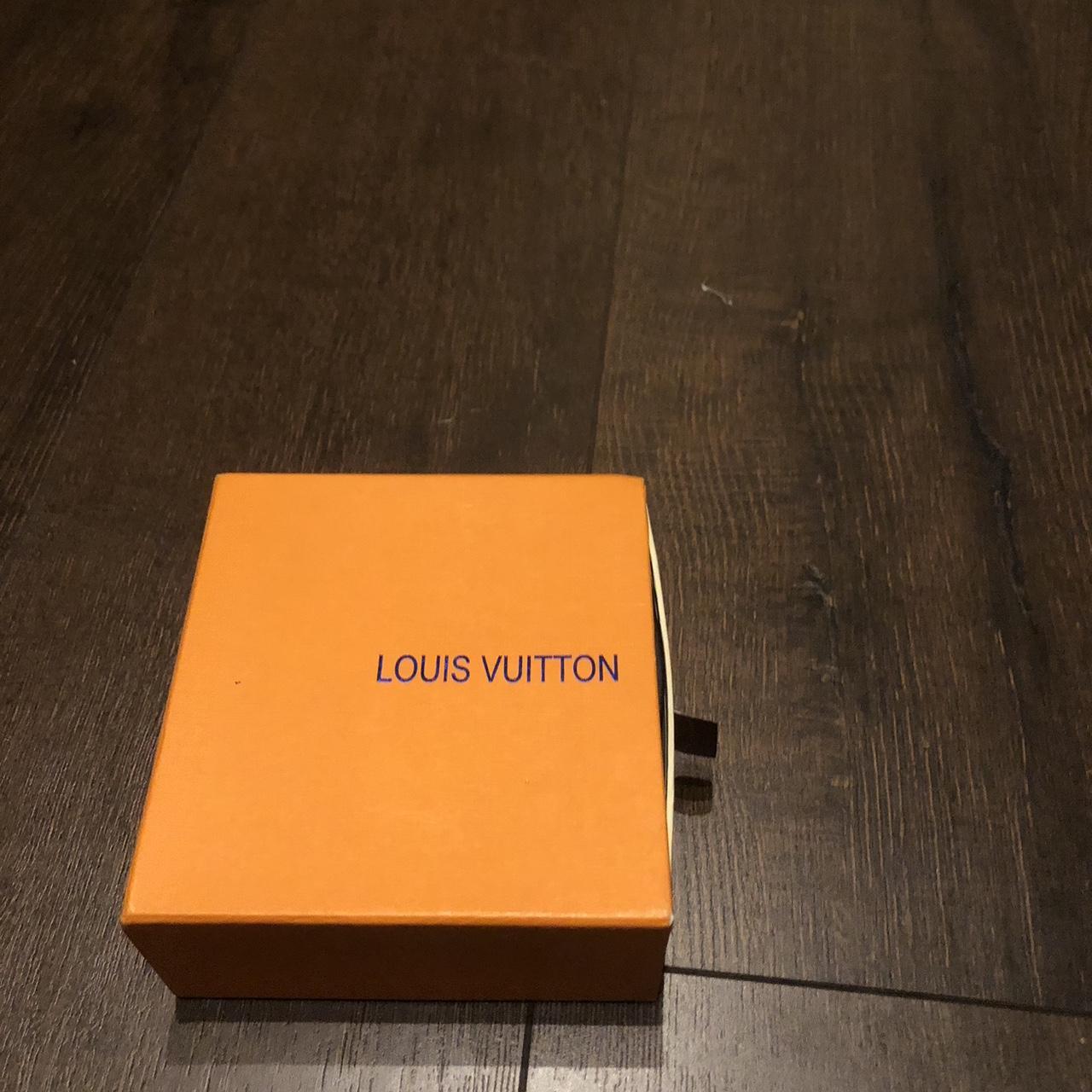 louis vuitton grey and black belt