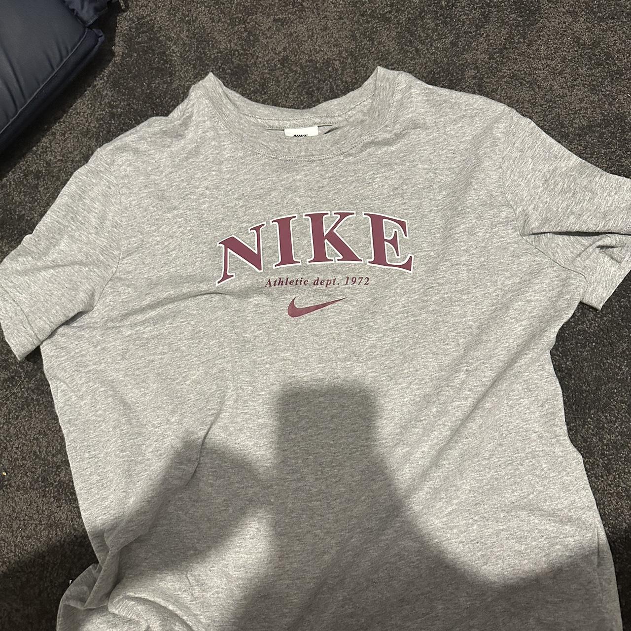 womens gray nike shirt