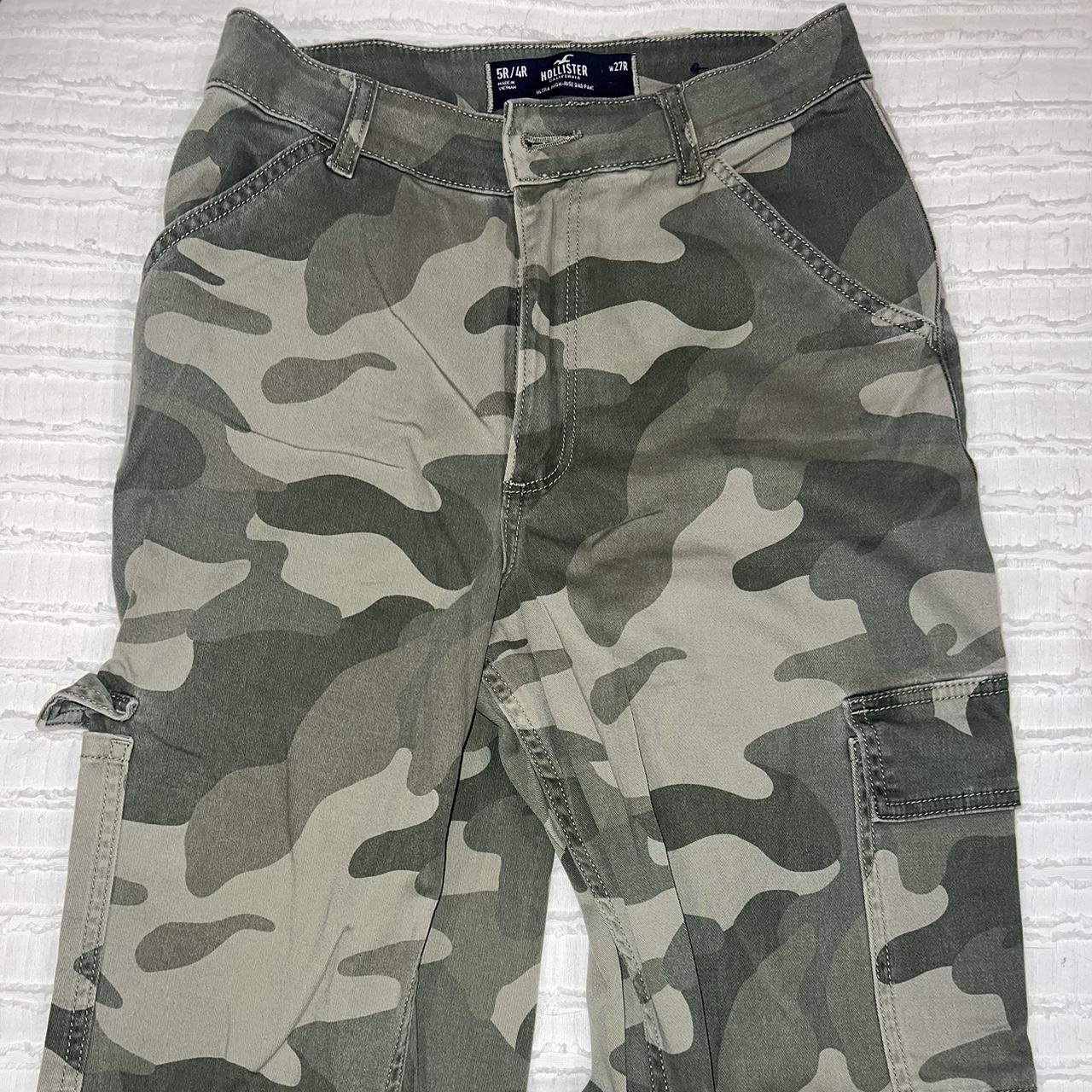 Hollister camo pants - SIZE 5 - Depop