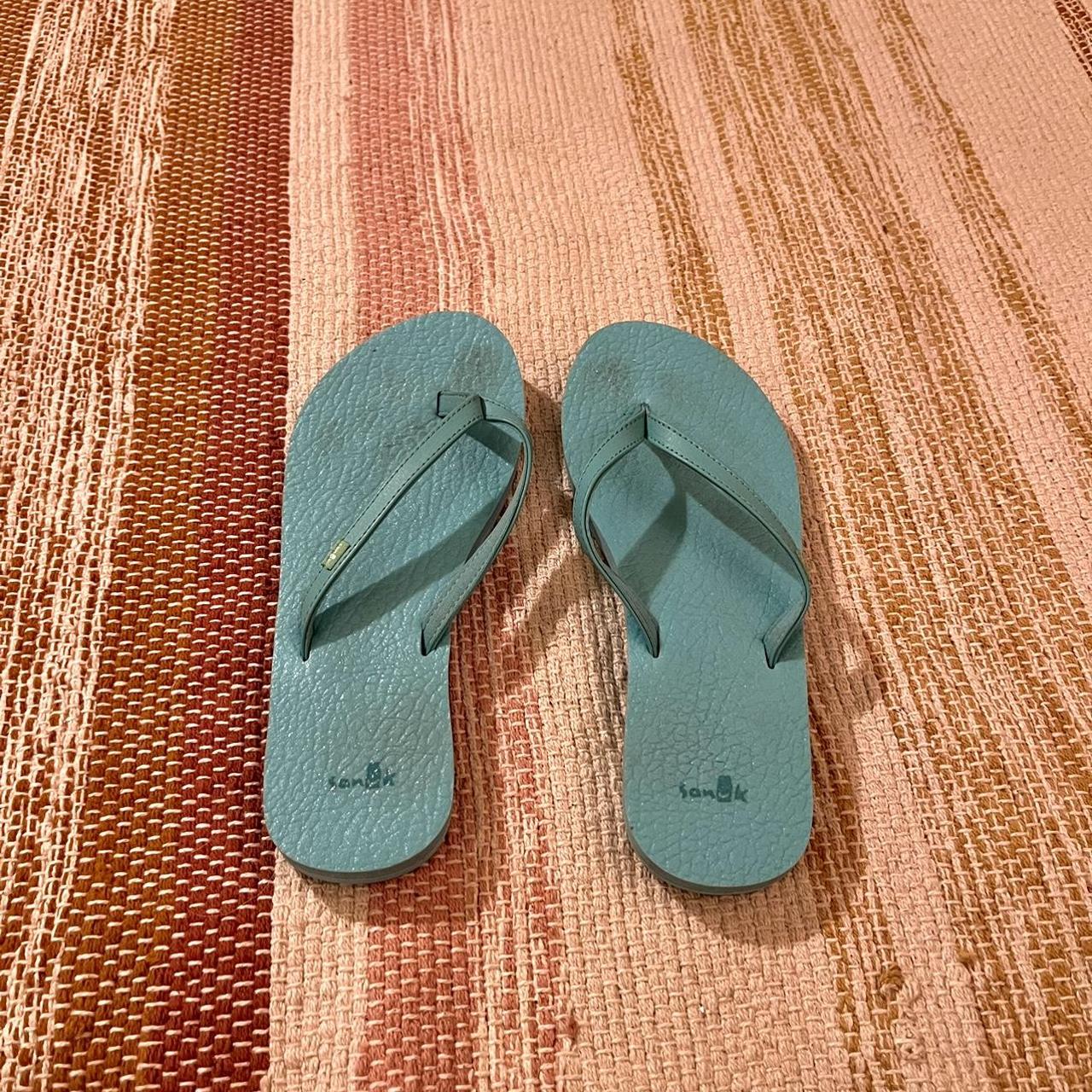 sanuk flip flops
