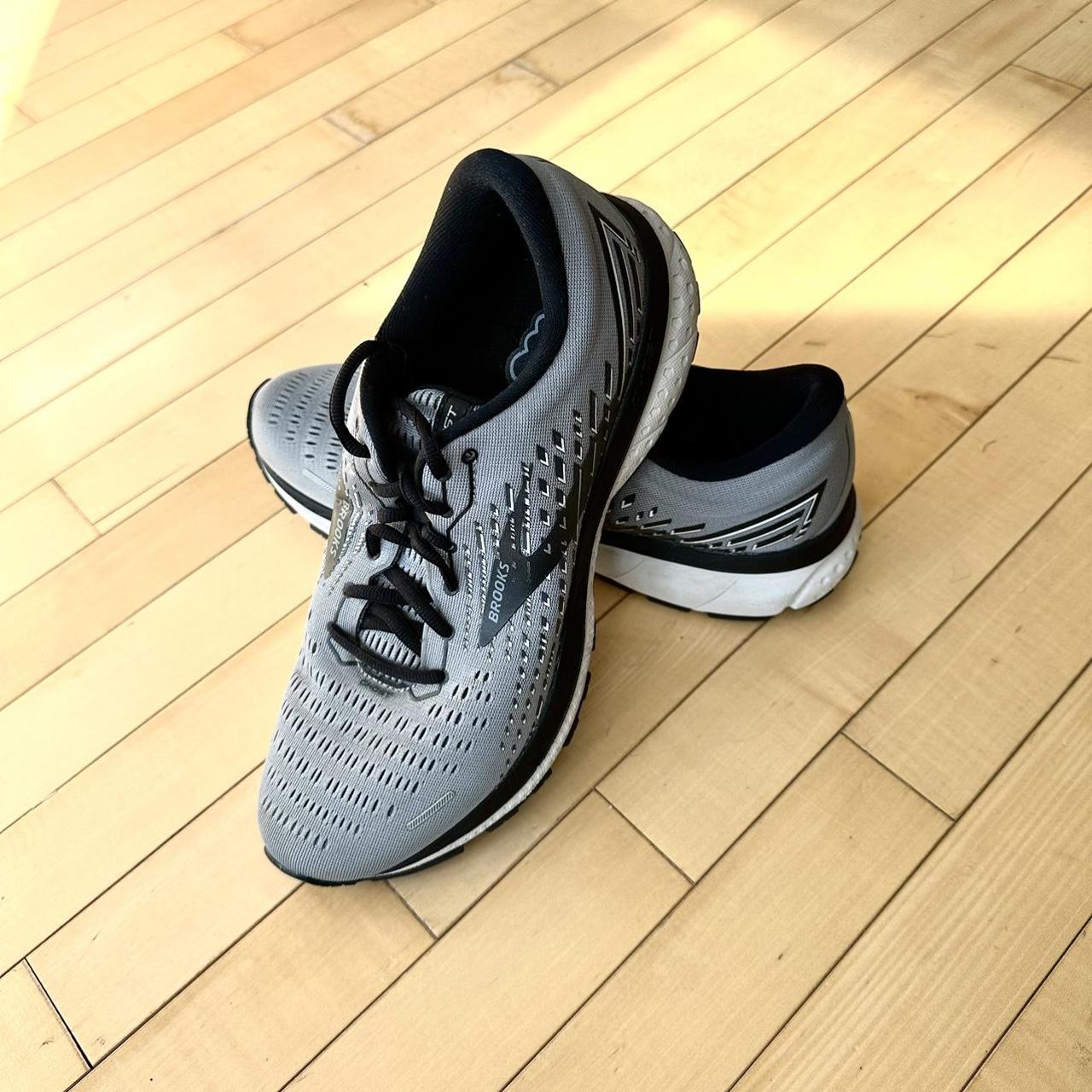 Brooks Men's Grey and Black Trainers | Depop