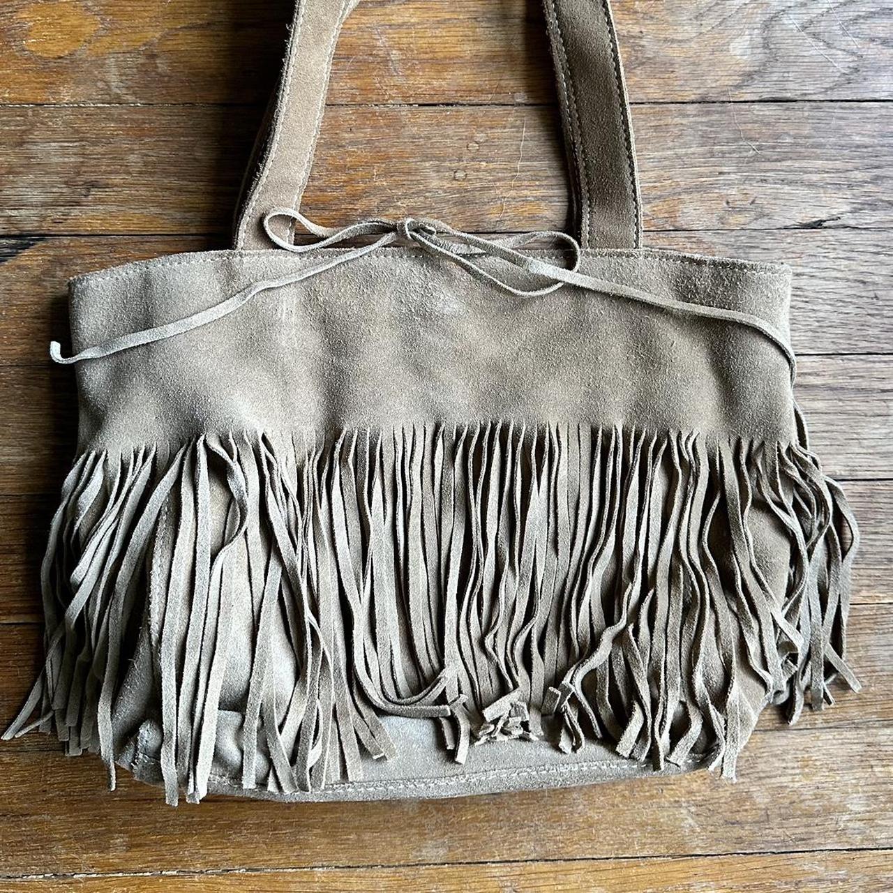 Vintage 90s/y2k tan suede fringe purse. Snaps closed...