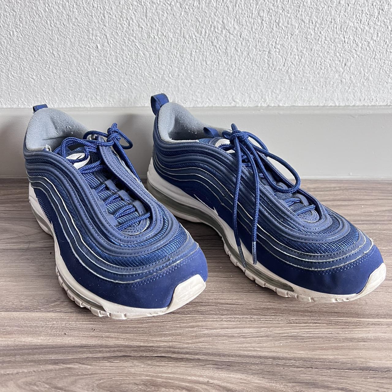 ladies navy nike trainers