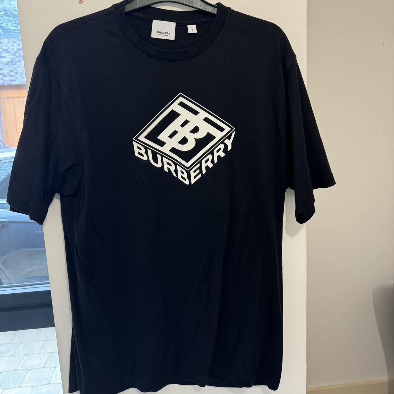 Burberry Ellison T-shirt. Size small, fits oversized | Depop