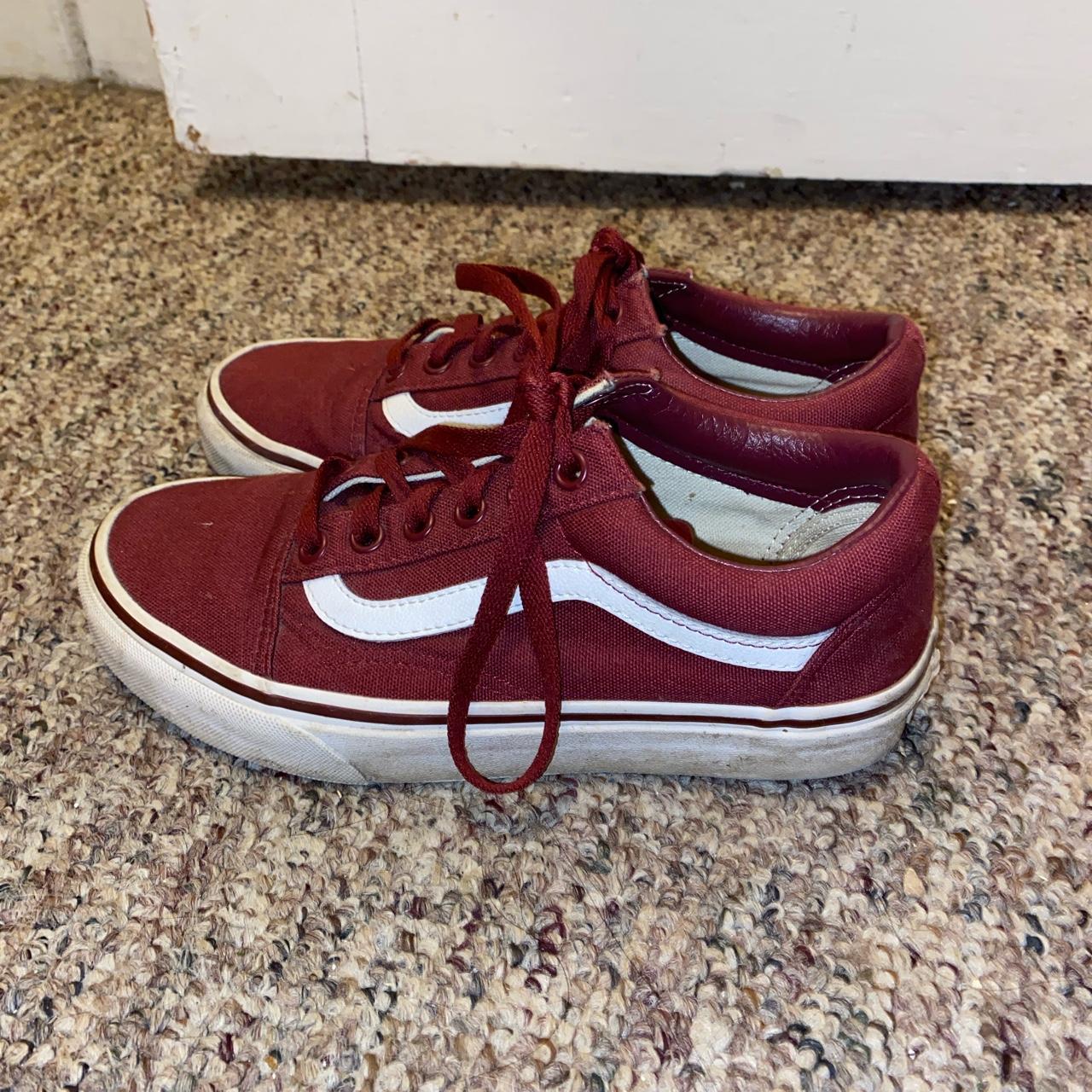 Vans on sale color maroon