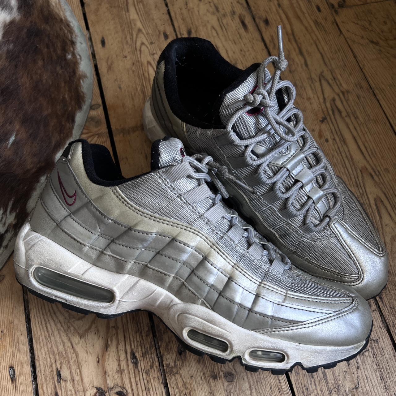 Iconic and Rare: Grab this timeless classic!