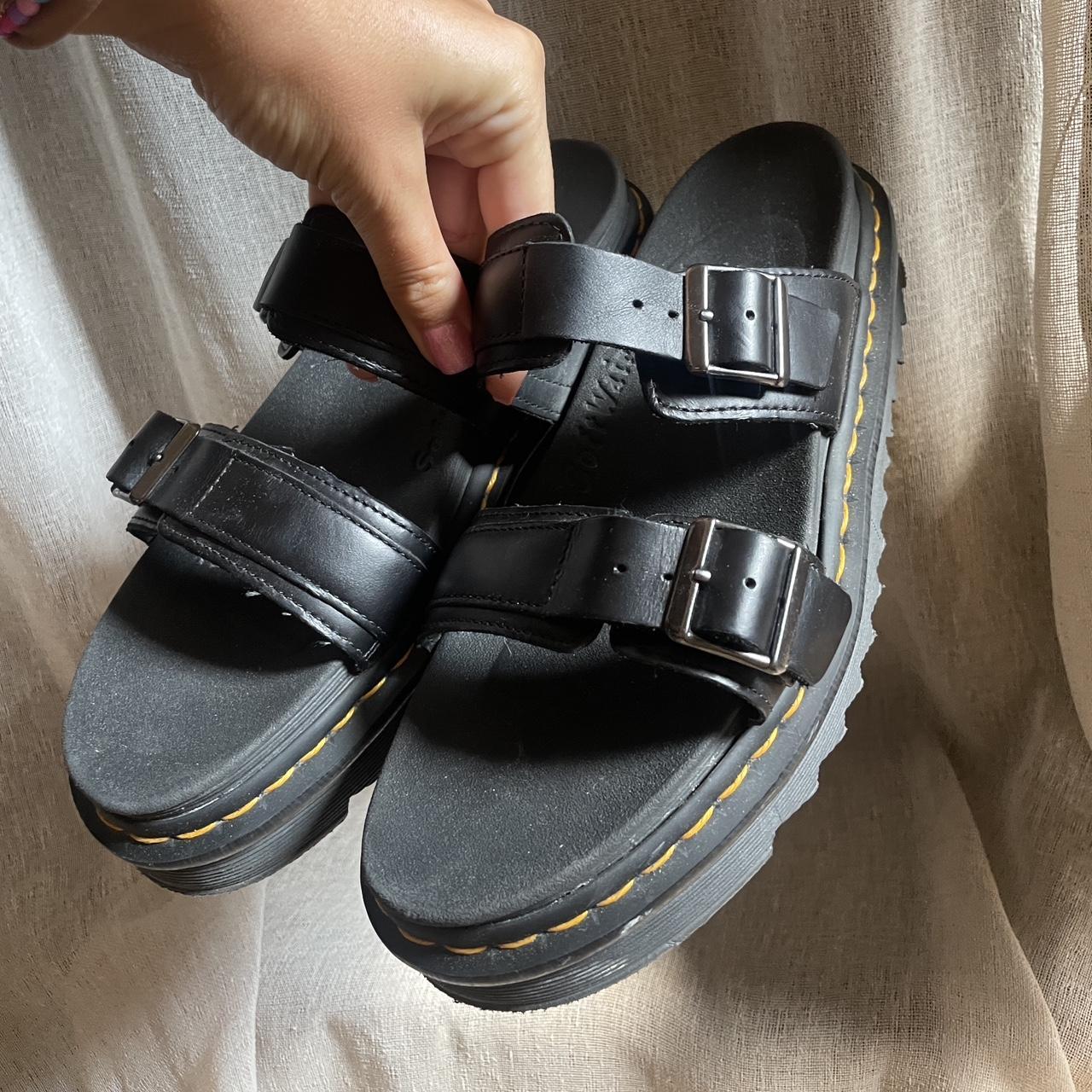 how to stretch dr marten sandals