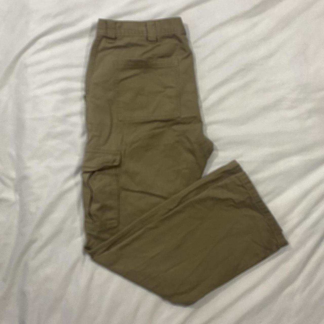 Wrangler Cargo Khaki Pants Classic cargos that go... Depop