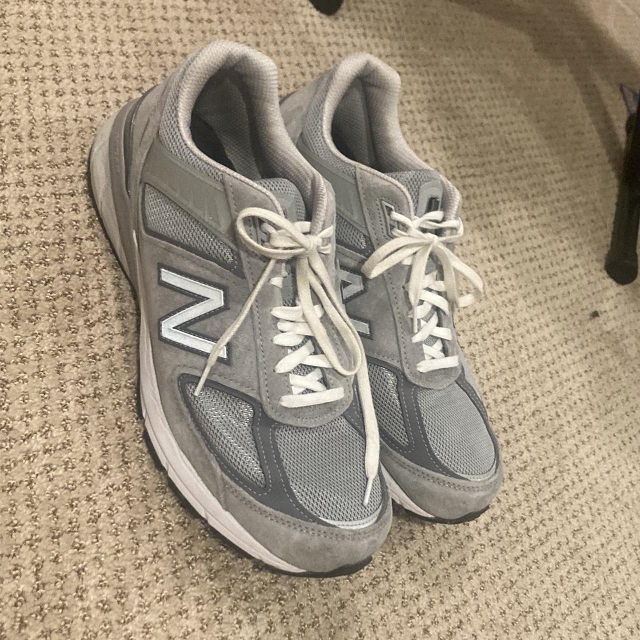 New Balance Men's Grey and White Trainers | Depop