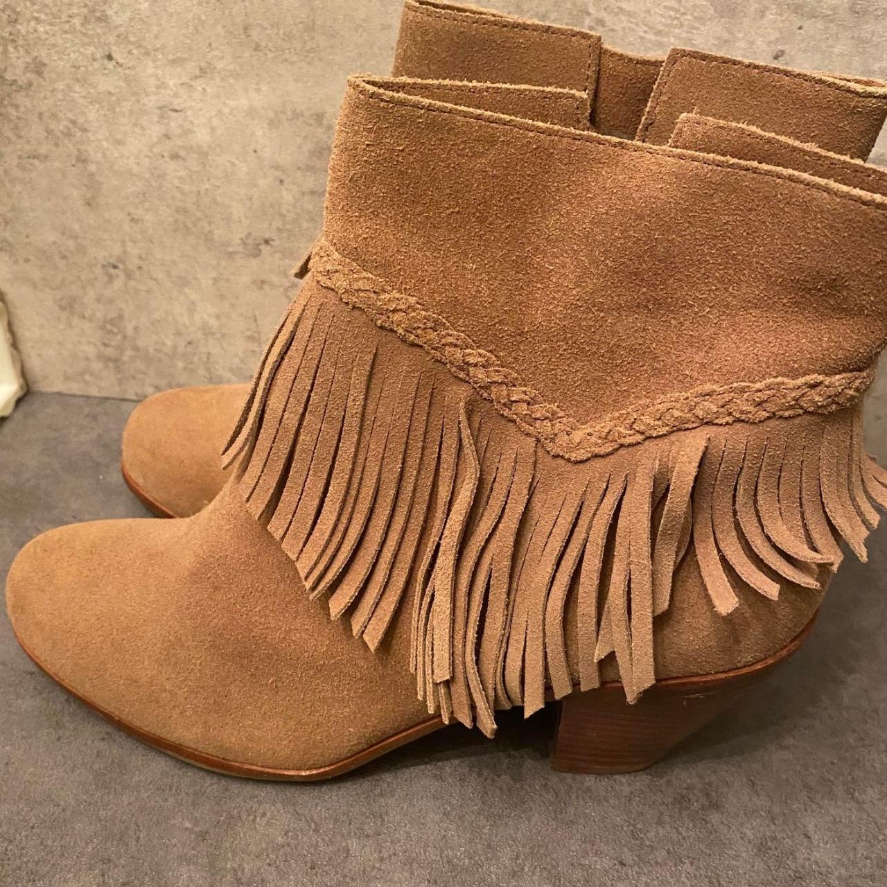 Gianni Bini Women's Tan Boots | Depop