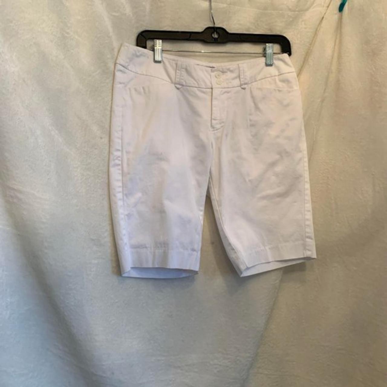 EUC Mossimo White Bermuda Shorts Size 6 - Depop