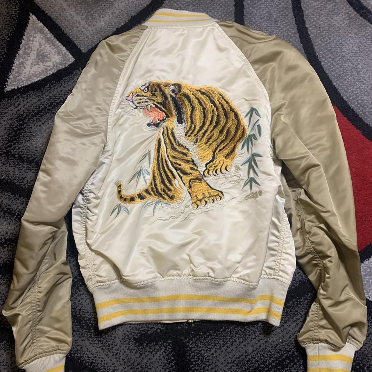 Alpha industries tiger hot sale souvenir jacket