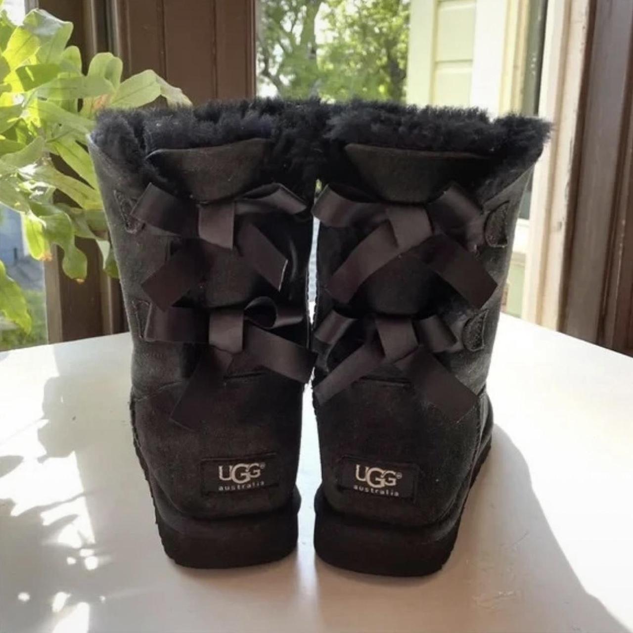 Black sale uggs bow